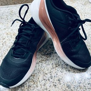 Almost new, I bought them and didn’t realize they were a size smaller.